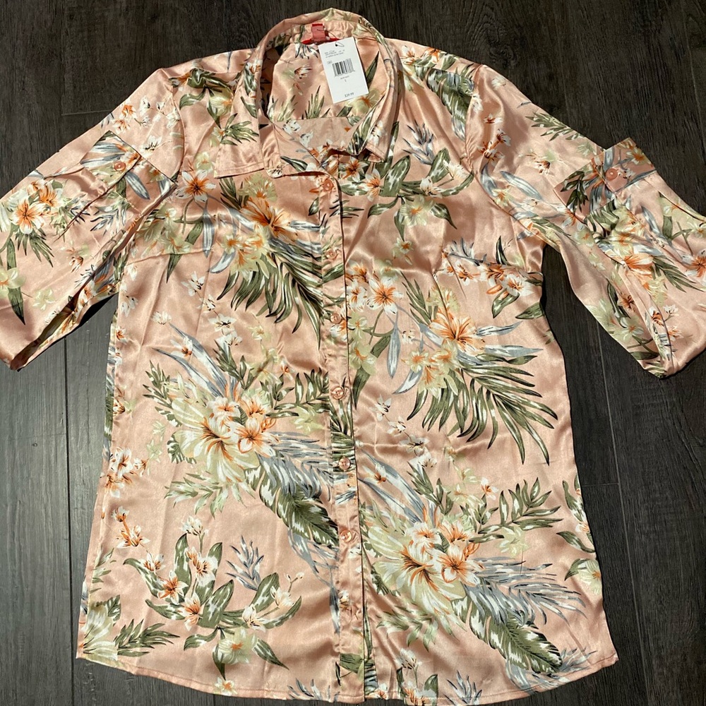 NWT Juniors Guess Blouse Size Large